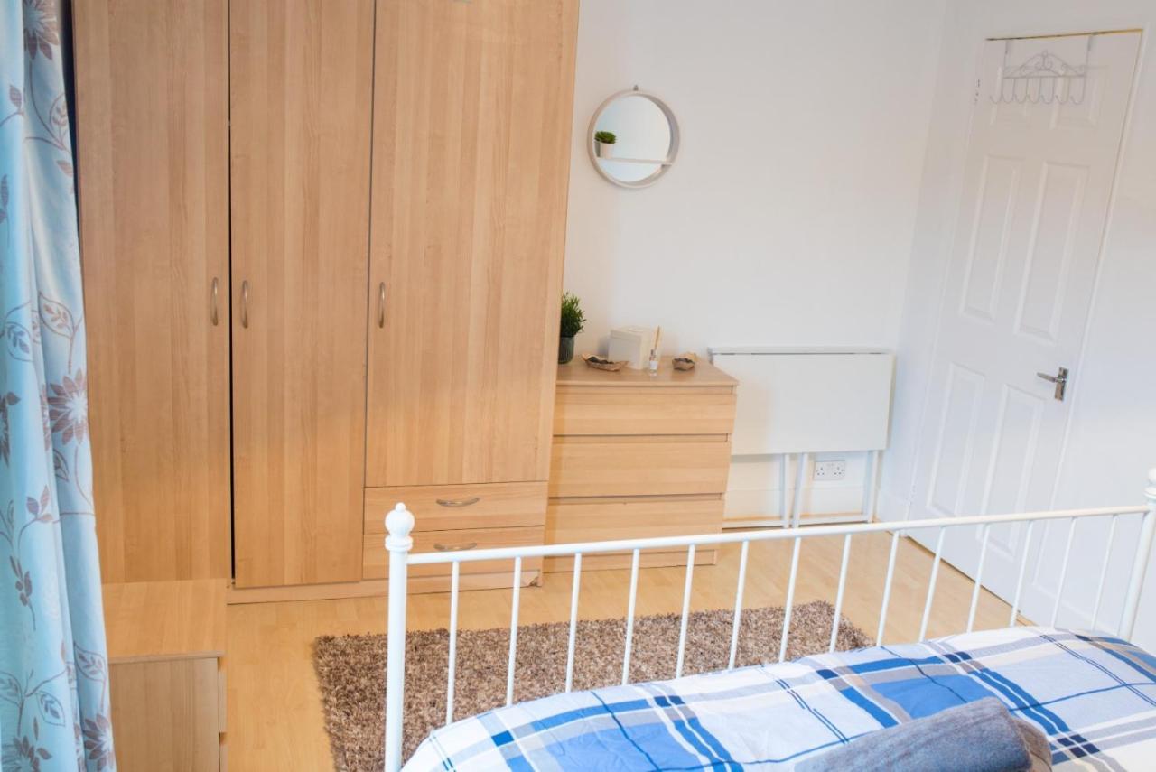 Exclusive Offers L Last-Minute Specials L Parking Free L Double Bed House L Uk L Gaming Room L Komfy 3 Bedroom Cottage With Riverview L Perfect For Short Or Long Stays Reading Luaran gambar