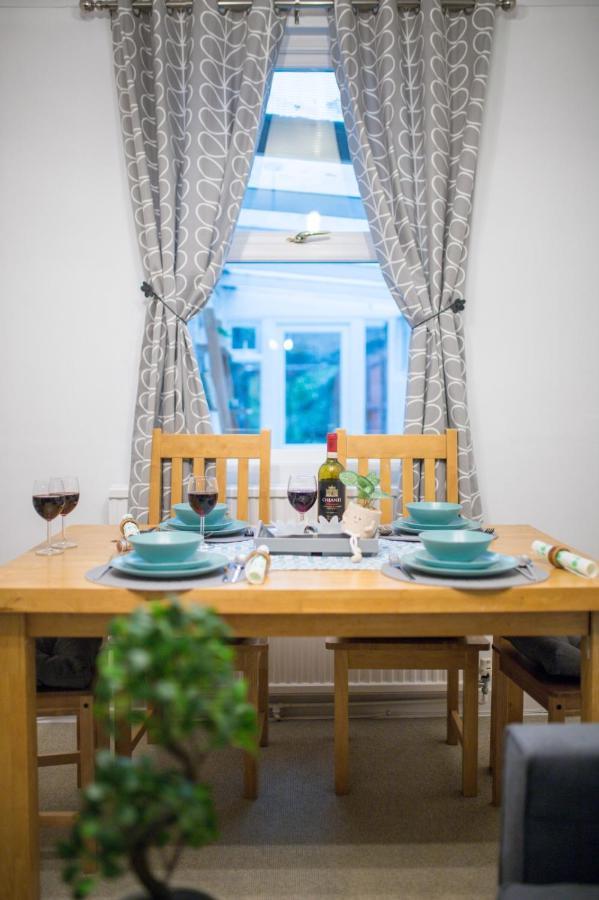 Exclusive Offers L Last-Minute Specials L Parking Free L Double Bed House L Uk L Gaming Room L Komfy 3 Bedroom Cottage With Riverview L Perfect For Short Or Long Stays Reading Luaran gambar