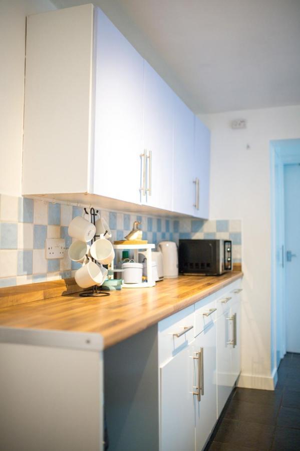 Exclusive Offers L Last-Minute Specials L Parking Free L Double Bed House L Uk L Gaming Room L Komfy 3 Bedroom Cottage With Riverview L Perfect For Short Or Long Stays Reading Luaran gambar