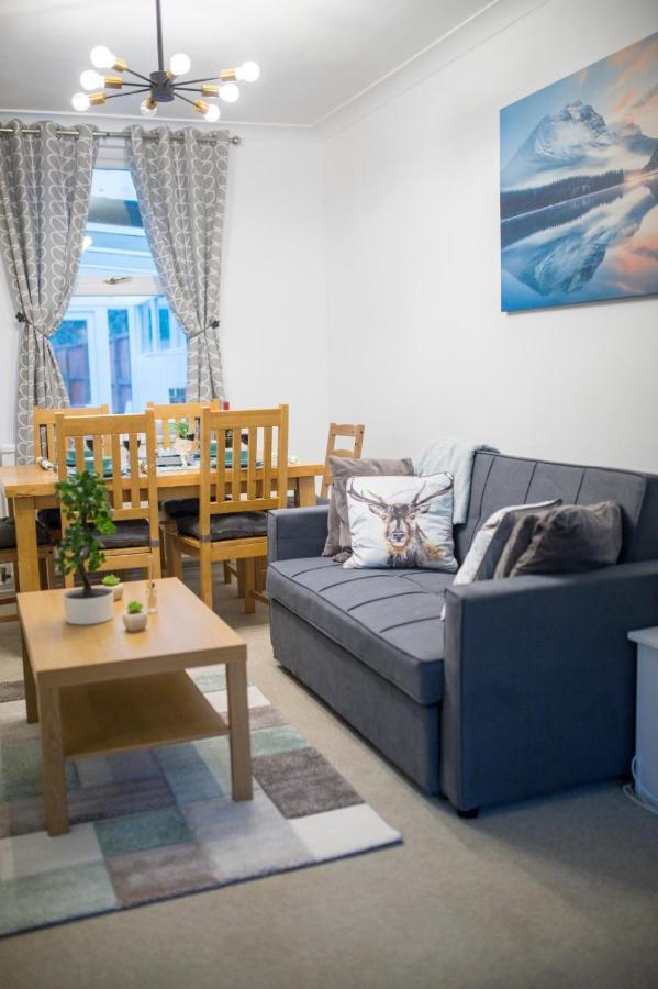 Exclusive Offers L Last-Minute Specials L Parking Free L Double Bed House L Uk L Gaming Room L Komfy 3 Bedroom Cottage With Riverview L Perfect For Short Or Long Stays Reading Luaran gambar