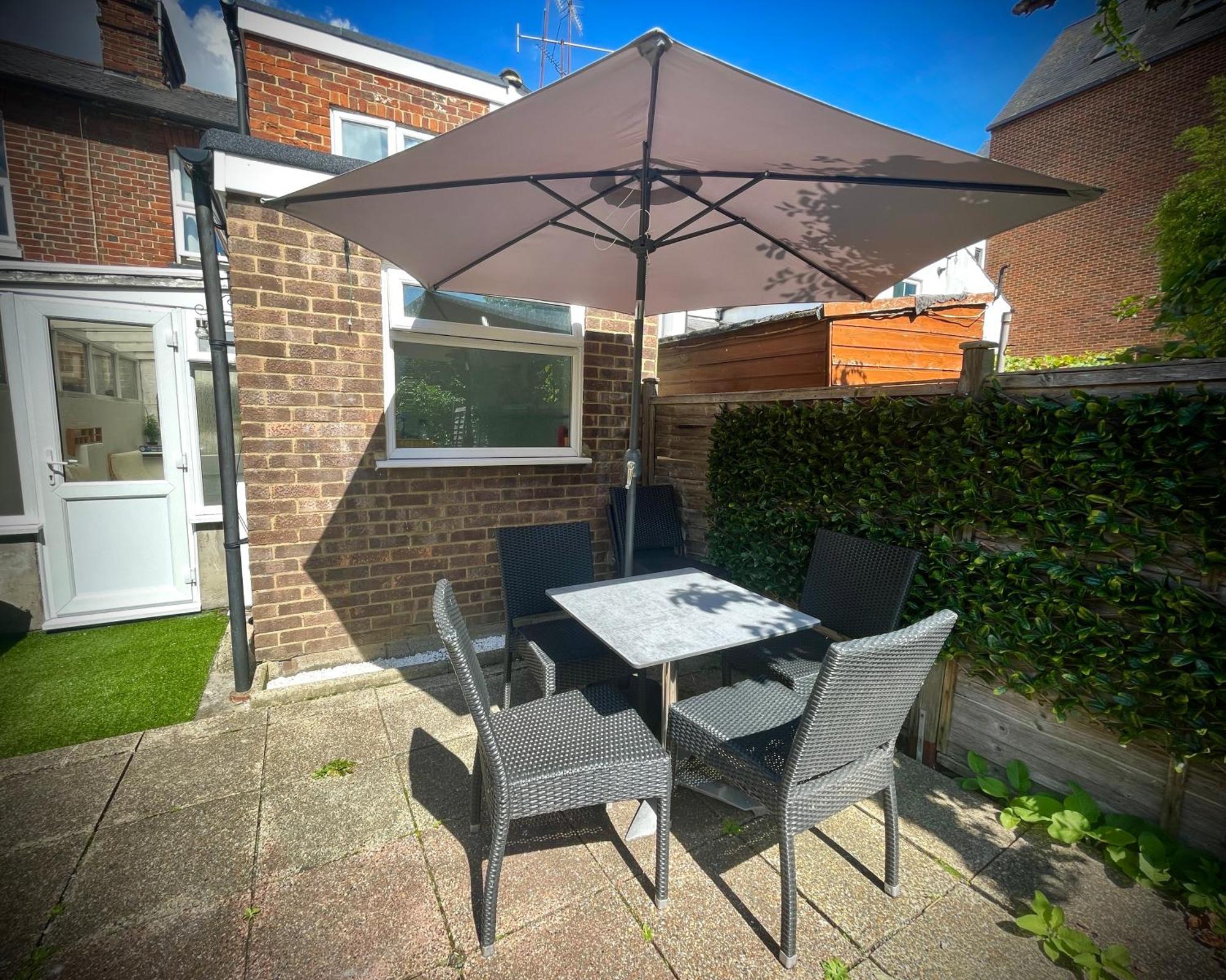 Exclusive Offers L Last-Minute Specials L Parking Free L Double Bed House L Uk L Gaming Room L Komfy 3 Bedroom Cottage With Riverview L Perfect For Short Or Long Stays Reading Luaran gambar