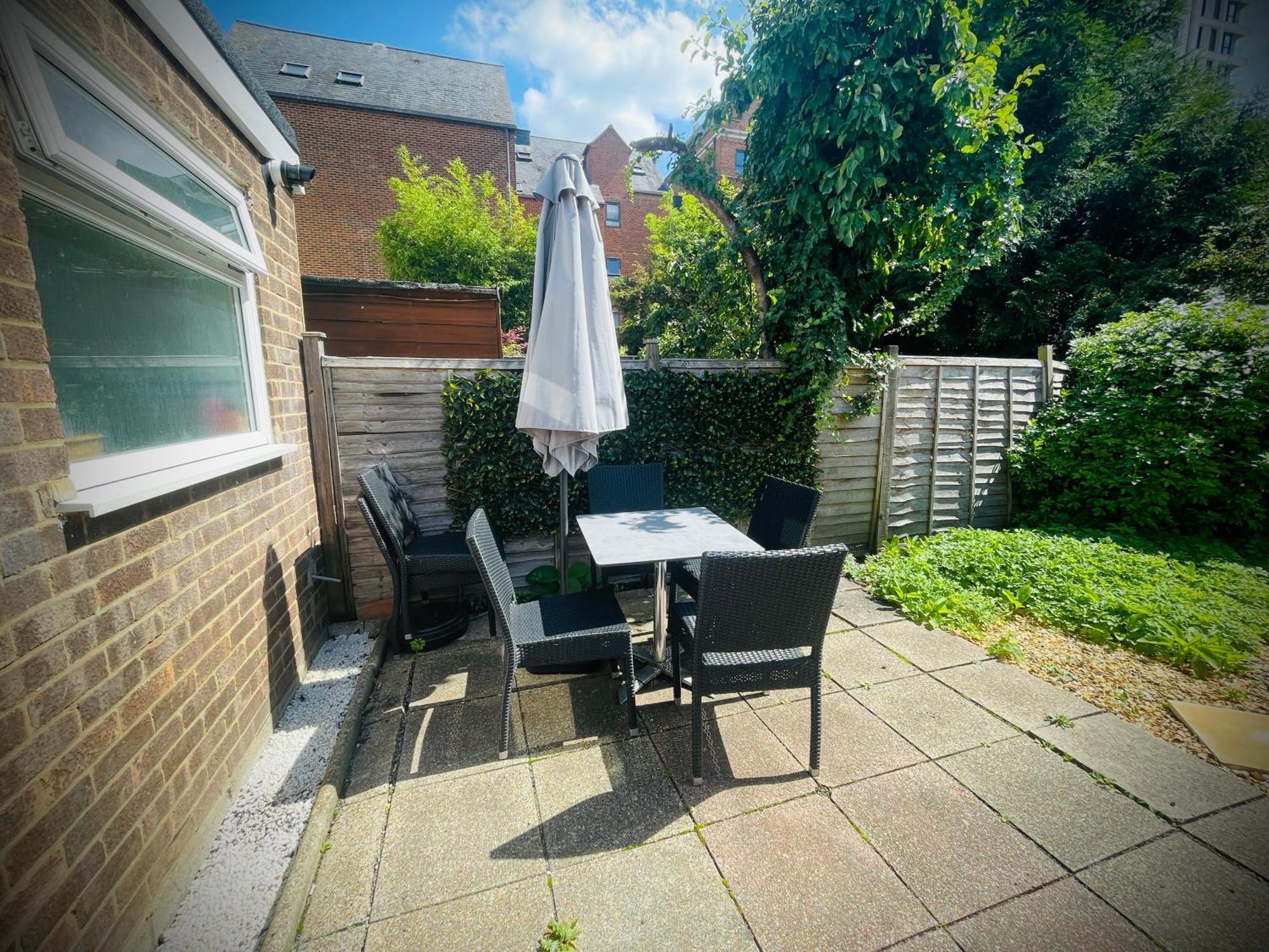 Exclusive Offers L Last-Minute Specials L Parking Free L Double Bed House L Uk L Gaming Room L Komfy 3 Bedroom Cottage With Riverview L Perfect For Short Or Long Stays Reading Luaran gambar