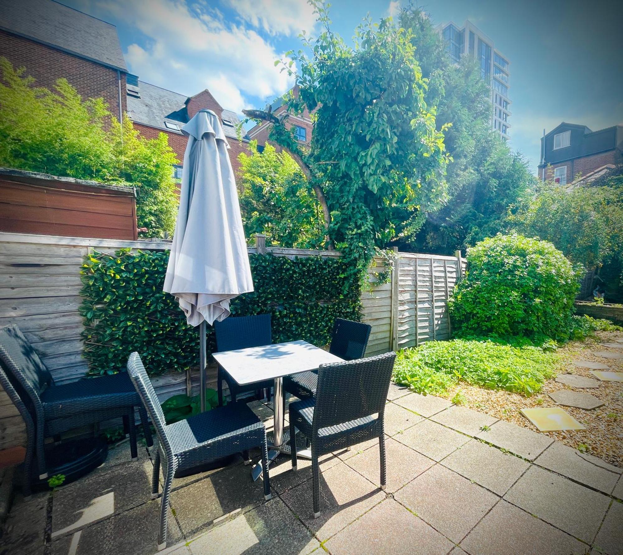 Exclusive Offers L Last-Minute Specials L Parking Free L Double Bed House L Uk L Gaming Room L Komfy 3 Bedroom Cottage With Riverview L Perfect For Short Or Long Stays Reading Luaran gambar
